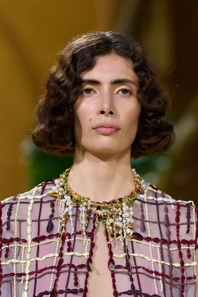 Look 1